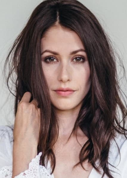 Amanda Crew