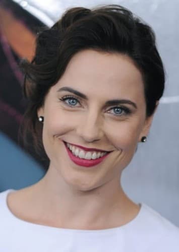 Antje Traue