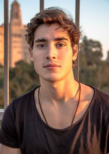 Henry Zaga