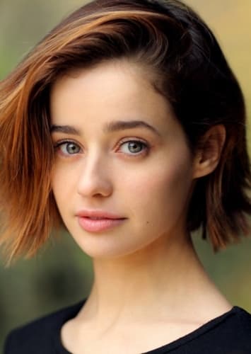 Holly Earl photo