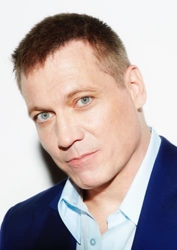 Holt McCallany