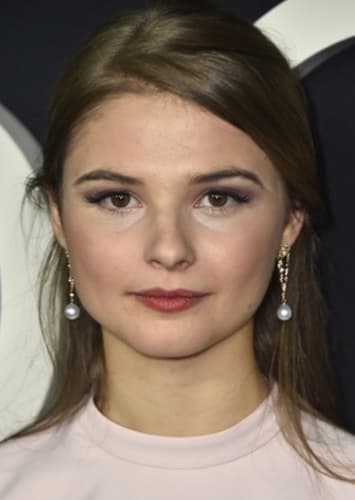 Stefanie Scott