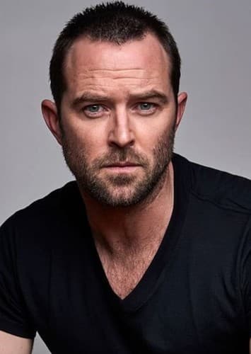 Sullivan Stapleton