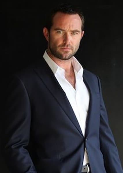 Sullivan Stapleton