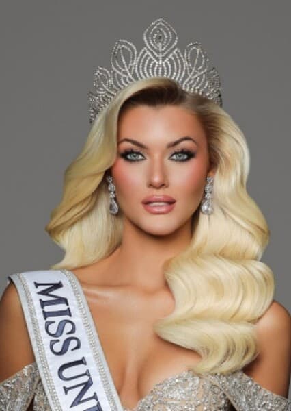 Victoria Kjær Theilvig