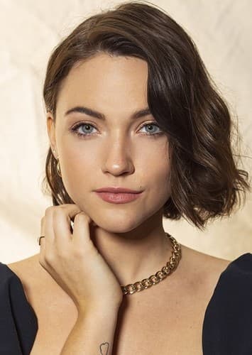Violett Beane