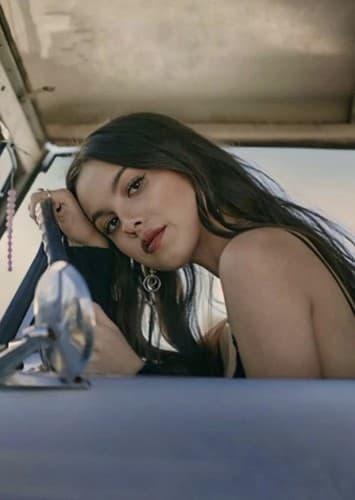 𝑪𝒂𝒔𝒔𝒂𝒏𝒅𝒓𝒂 𝑳𝒂𝒗𝒊𝒈𝒏𝒆