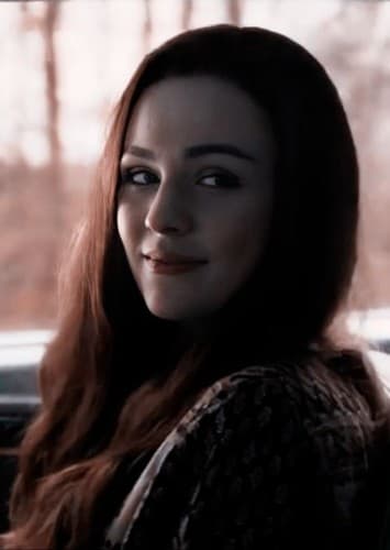 𝑳𝒊𝒍𝒚 𝑬𝒗𝒂𝒏𝒔