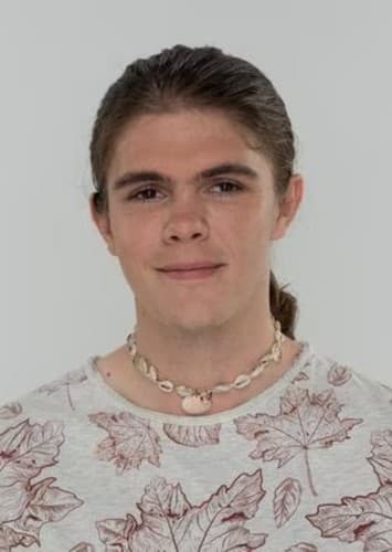 Adrián Hernández (joven)