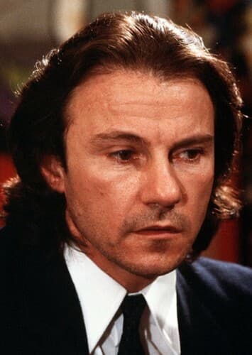 Anton Gruber (Harvey Keitel)
