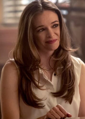 Caitlin Snow