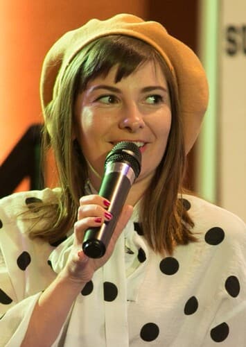 Cassandra Lee Morris