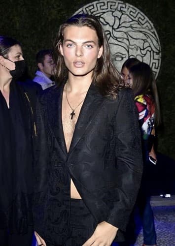 Damian Hurley