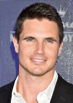 Robbie Amell