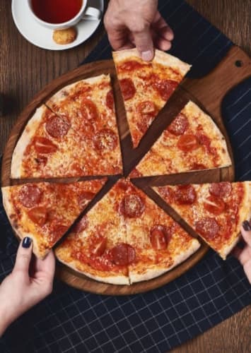 Eclipsestarling has Pizza with...