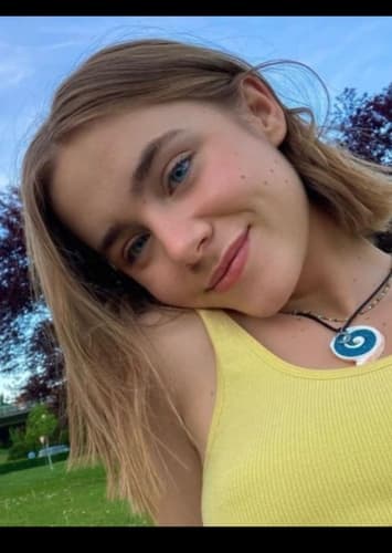 Emily Laughlin - Clara Galle