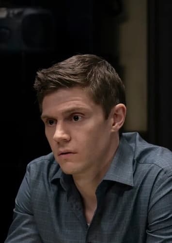 Evan Peters