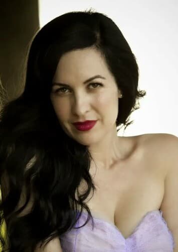 Grey Delisle