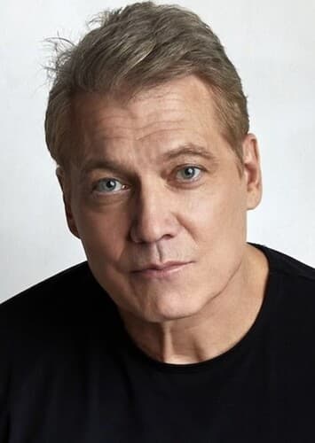 Holt McCallany