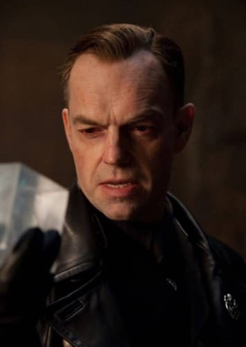 Hugo Weaving
