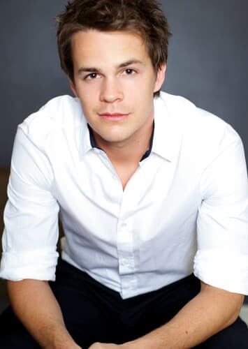 Johnny Simmons