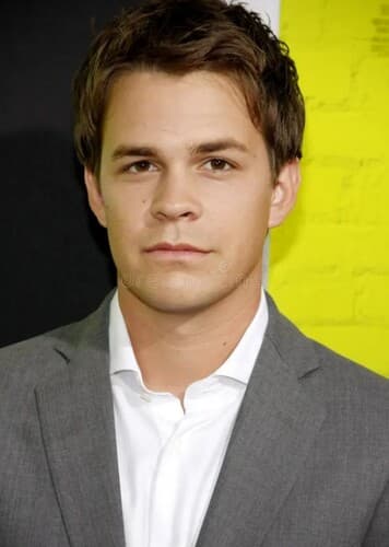 Johnny Simmons