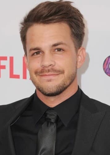 Johnny Simmons