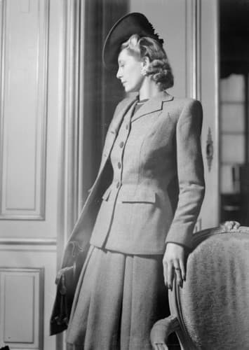 Lady Veronica Standish