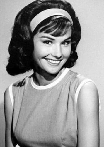 Lori Saunders