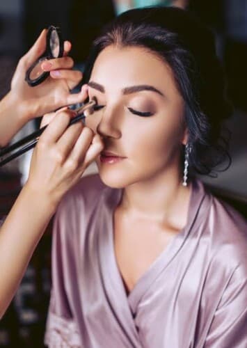 Makeup artist