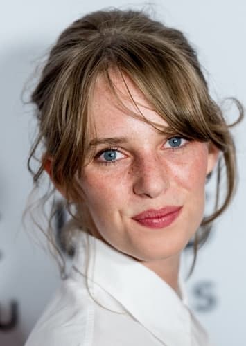 Maya Hawke
