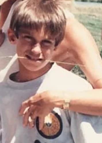 Oliver Hudson (Young)