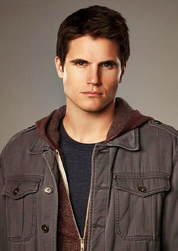 Robbie Amell