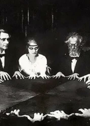 Spooky Séance