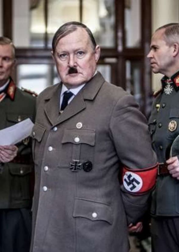 Hitler: The Nazi Circle