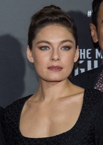 Alexa Davalos